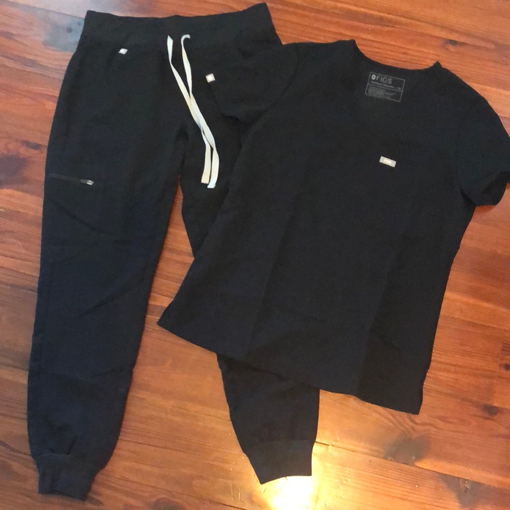 FIGS Set Black Scrubs